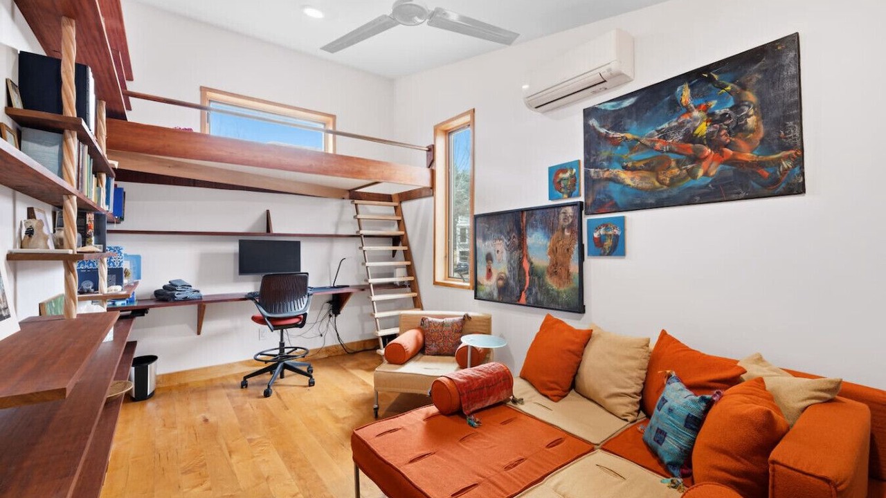 Photo of Livingroom in Woolen Mills