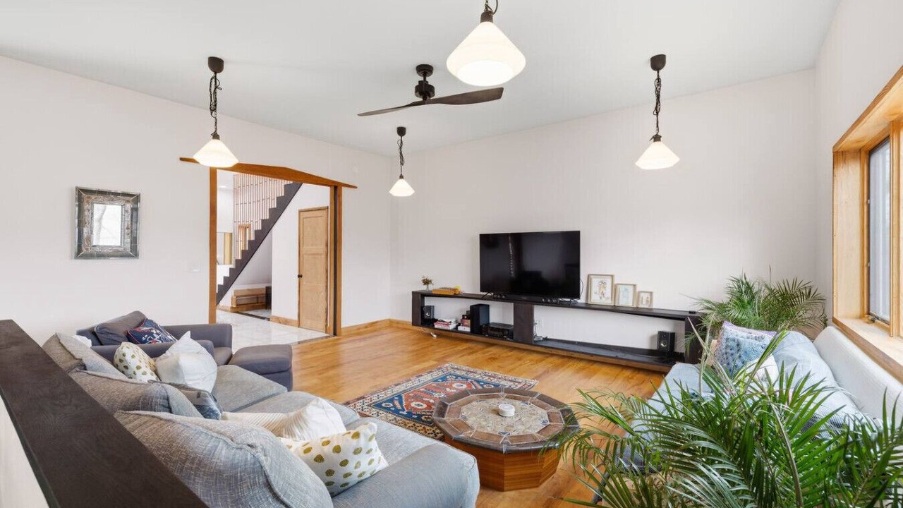 Photo of Livingroom in Woolen Mills