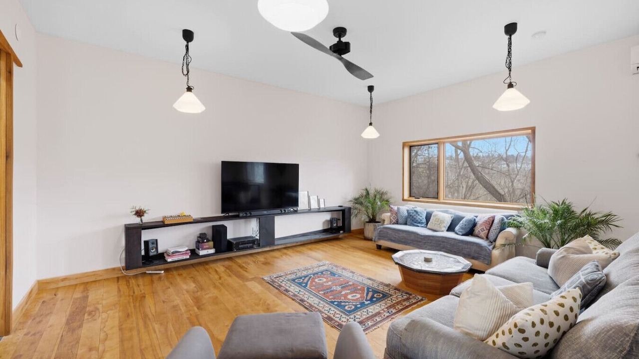 Photo of Livingroom in Woolen Mills