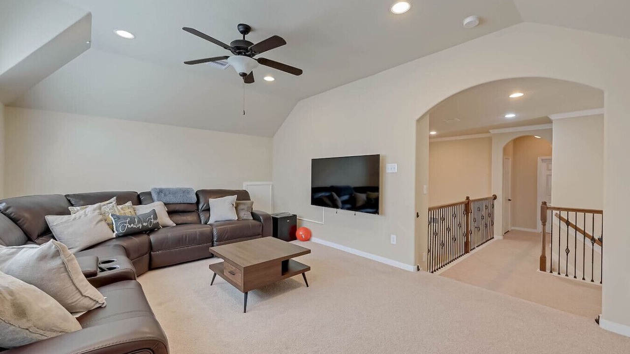 Photo of Livingroom in Spring