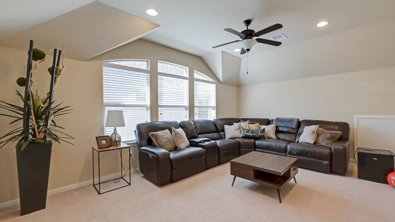Photo of Livingroom in Spring
