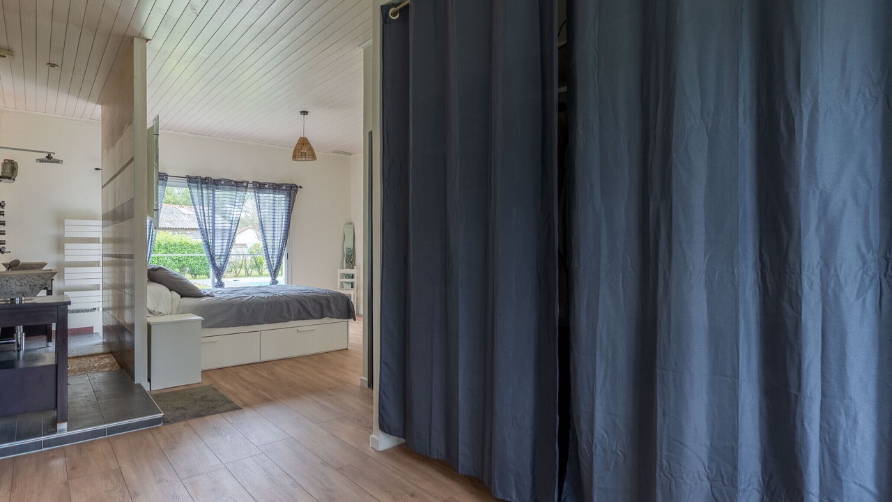 Photo of Bedroom in Parentis-en-Born