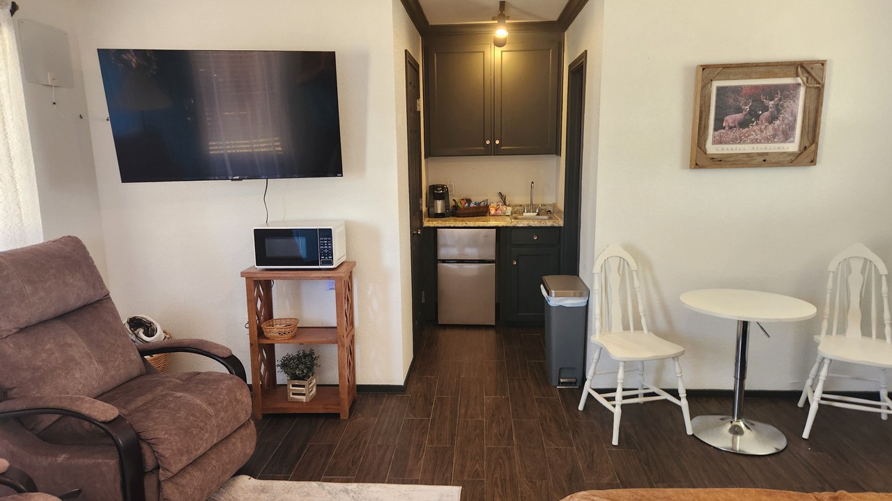 Photo of Livingroom in Leon Junction