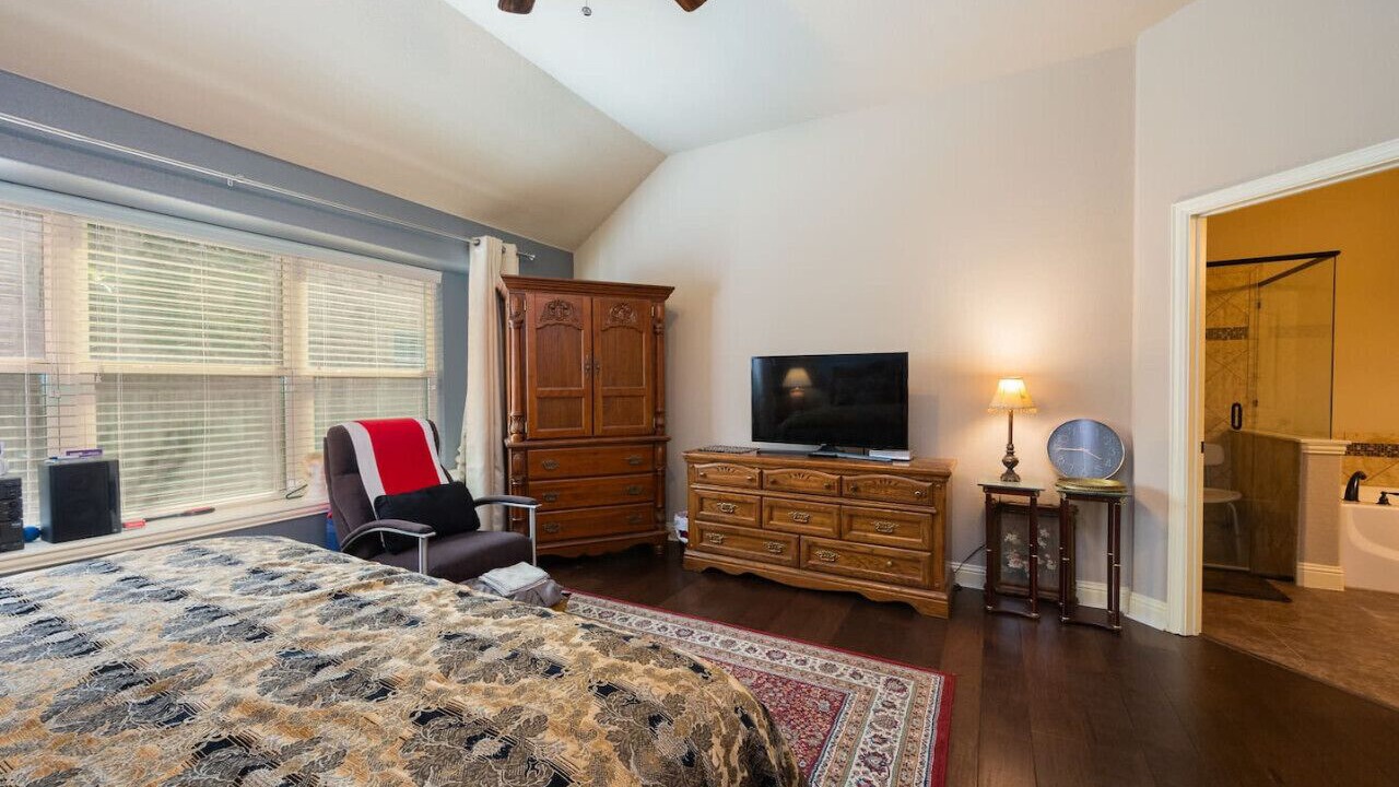 Photo of Bedroom in Crowley