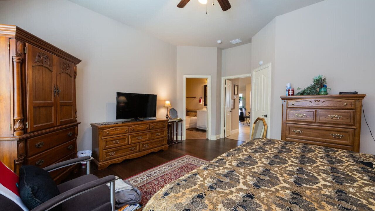 Photo of Bedroom in Crowley