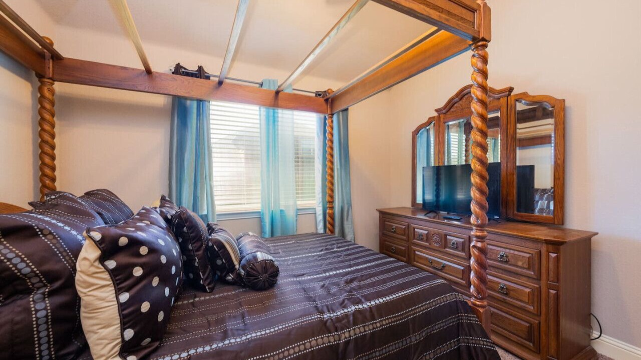 Photo of Bedroom in Crowley