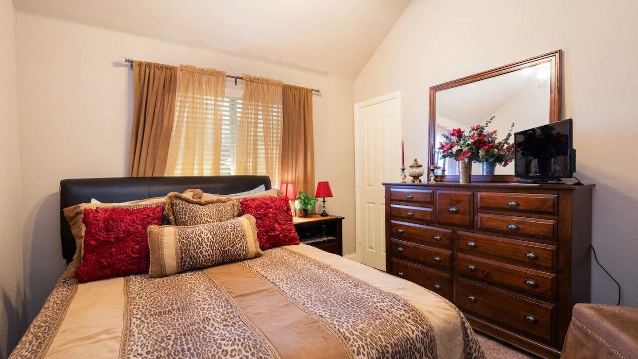 Photo of Bedroom in Crowley