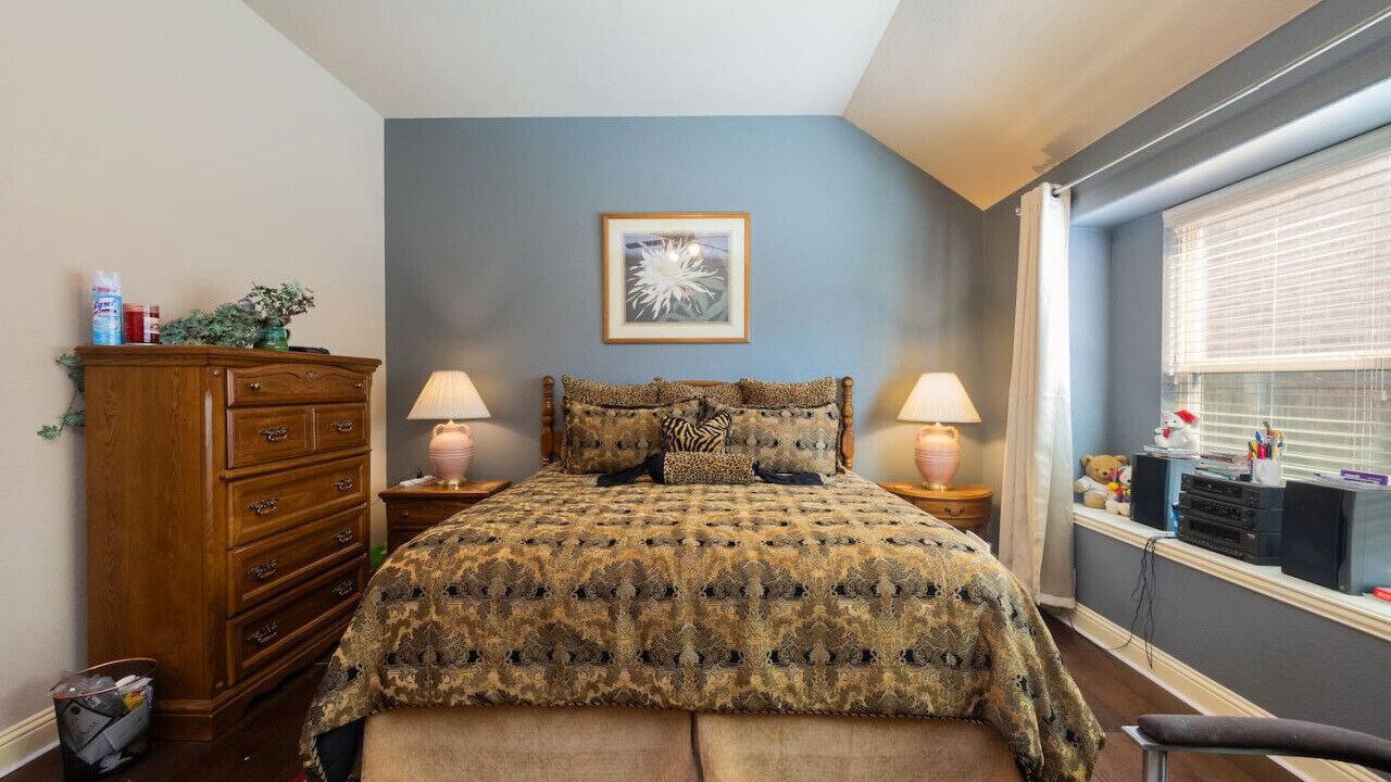 Photo of Bedroom in Crowley