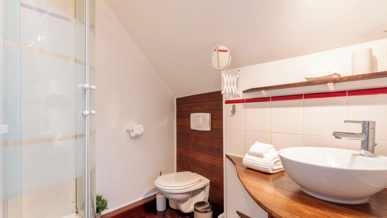 Photo of Bathroom in Rouen City Centre