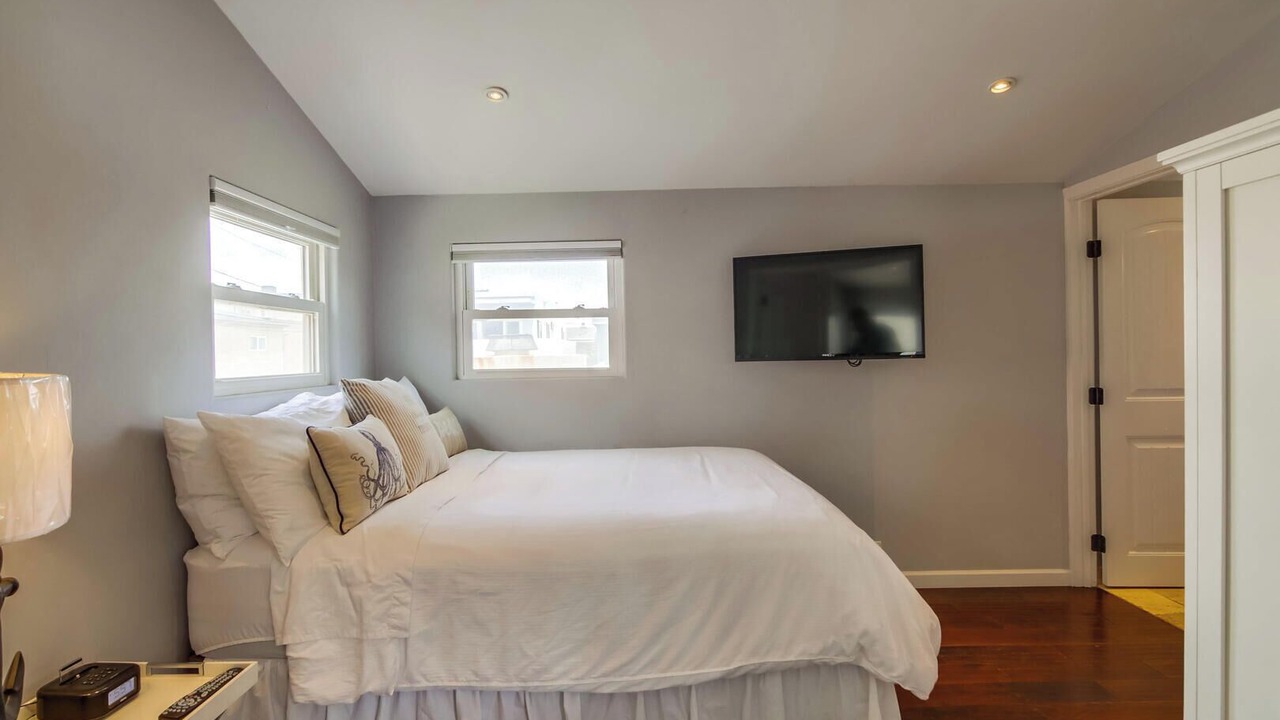 Photo of Bedroom in South Mission Beach