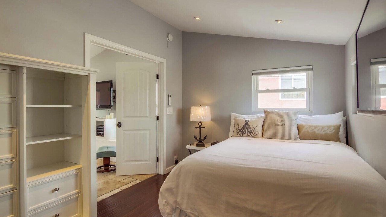 Photo of Bedroom in South Mission Beach