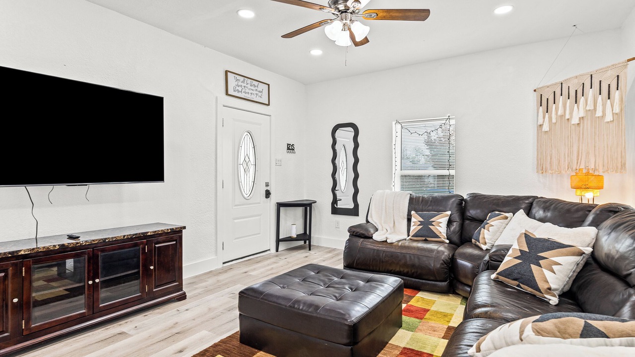 Photo of Livingroom in Northwest Los Angeles Heights