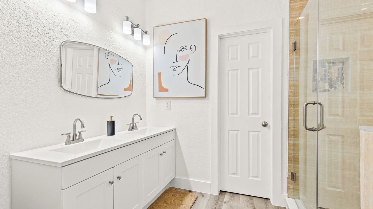 Photo of Bathroom in Northwest Los Angeles Heights