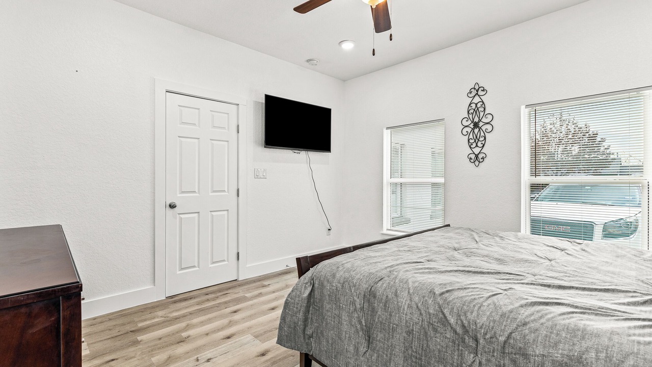 Photo of Bedroom in Northwest Los Angeles Heights