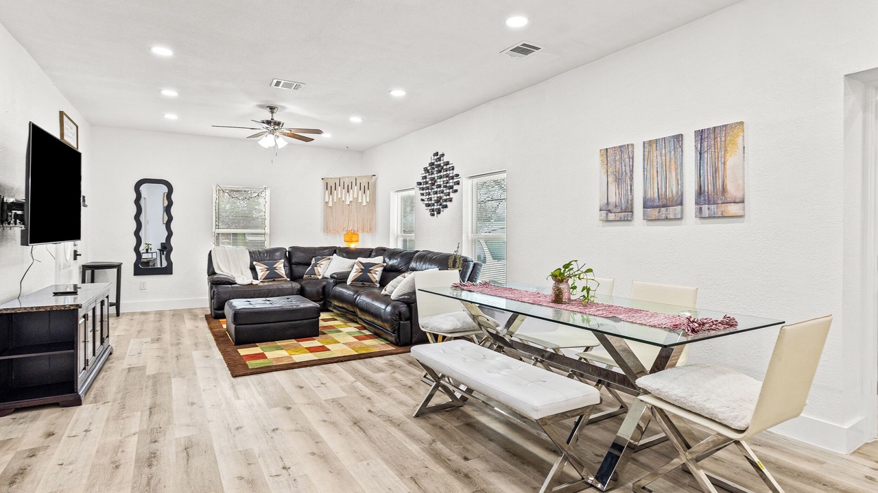 Photo of Livingroom in Northwest Los Angeles Heights