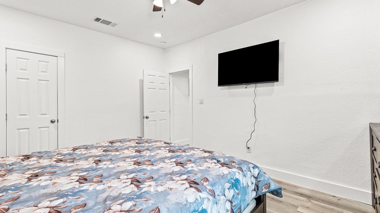 Photo of Bedroom in Northwest Los Angeles Heights