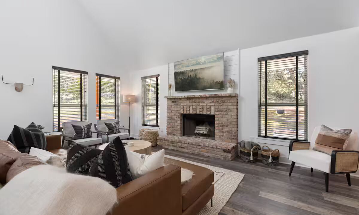 Photo of Livingroom in Fredericksburg