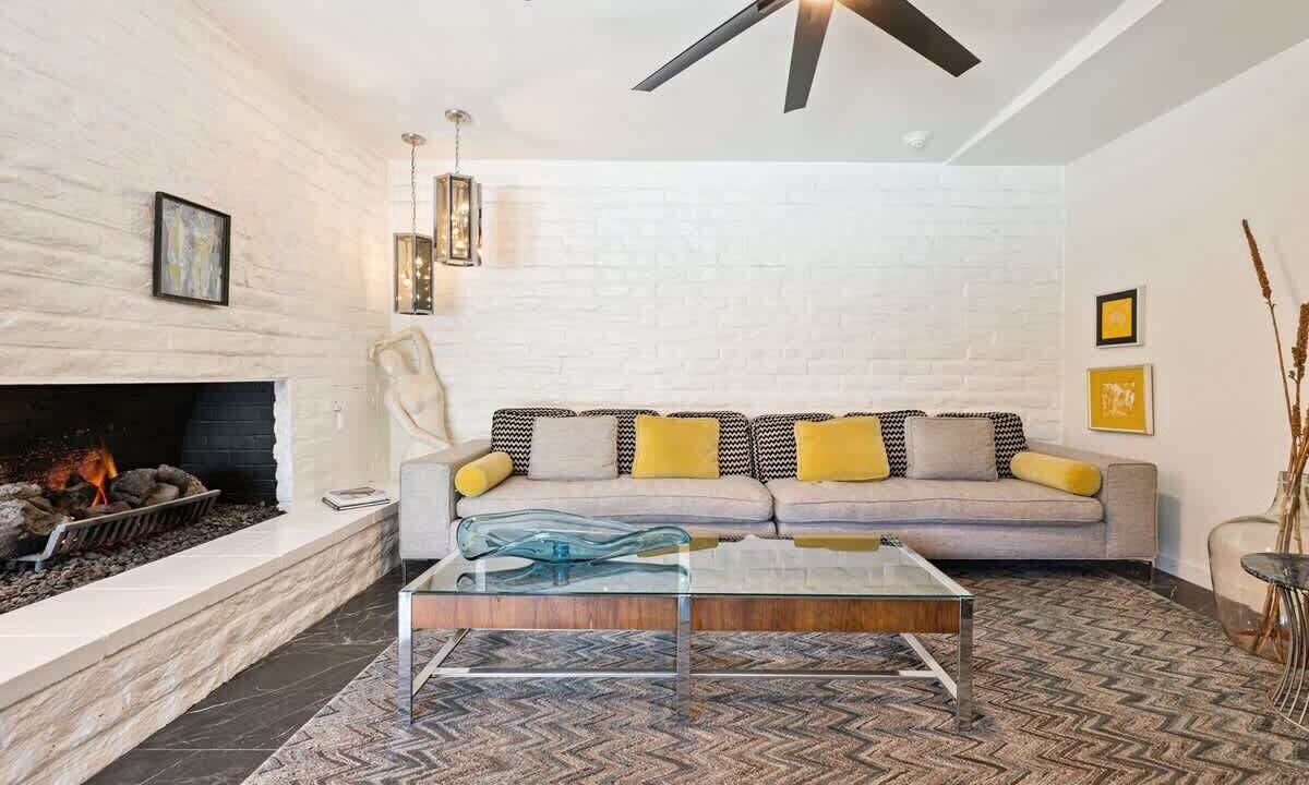 Photo of Livingroom in Tahquitz River Estates