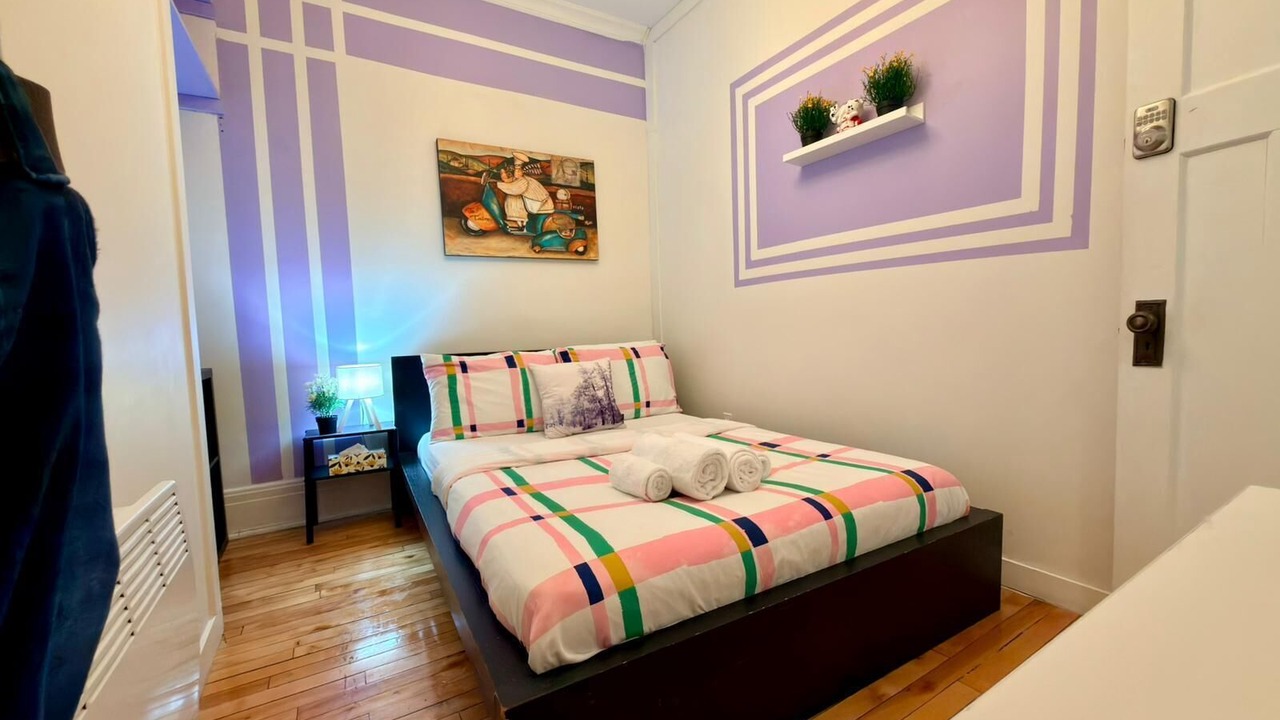 Photo of Bedroom in Cote-Des-Neiges—Notre-Dame-De-Grace