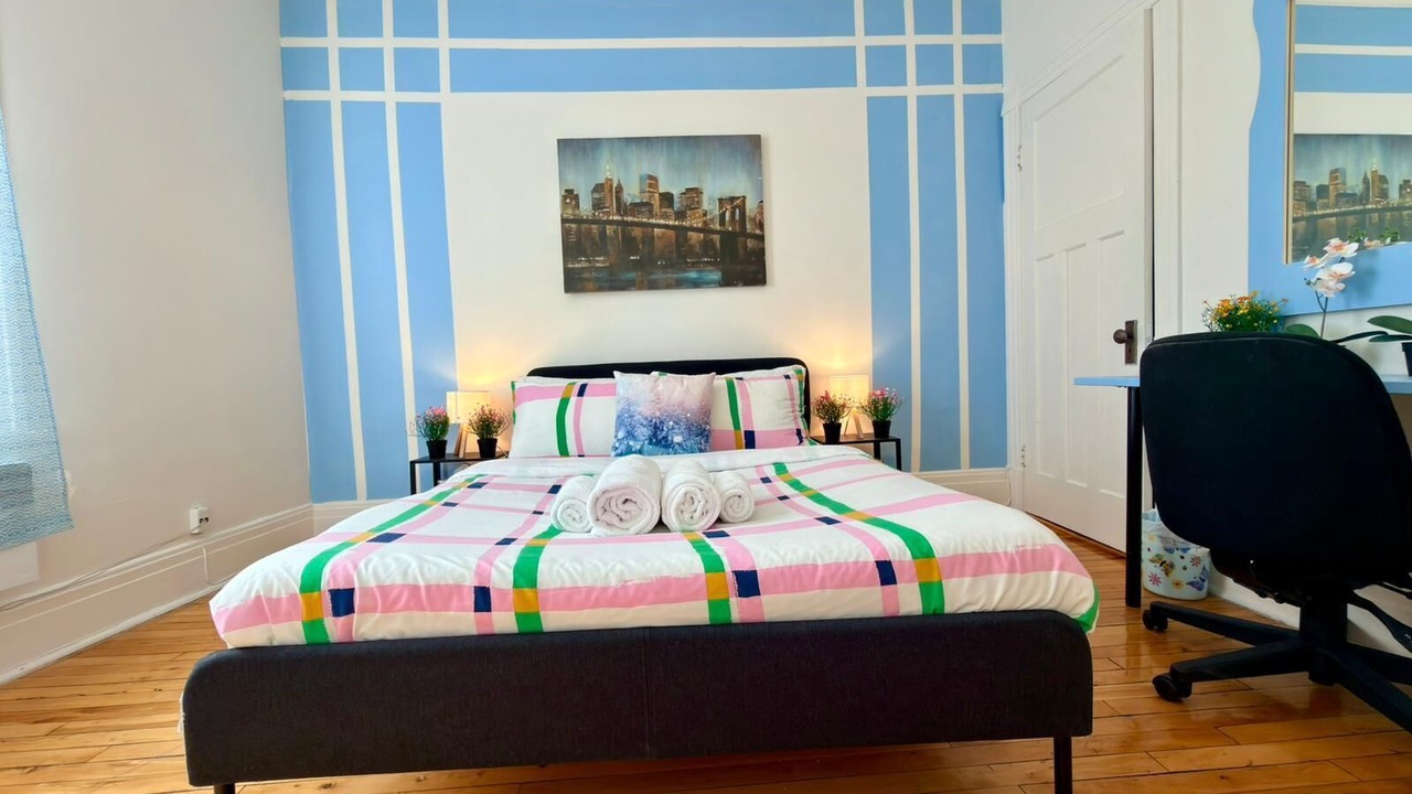 Photo of Bedroom in Cote-Des-Neiges—Notre-Dame-De-Grace