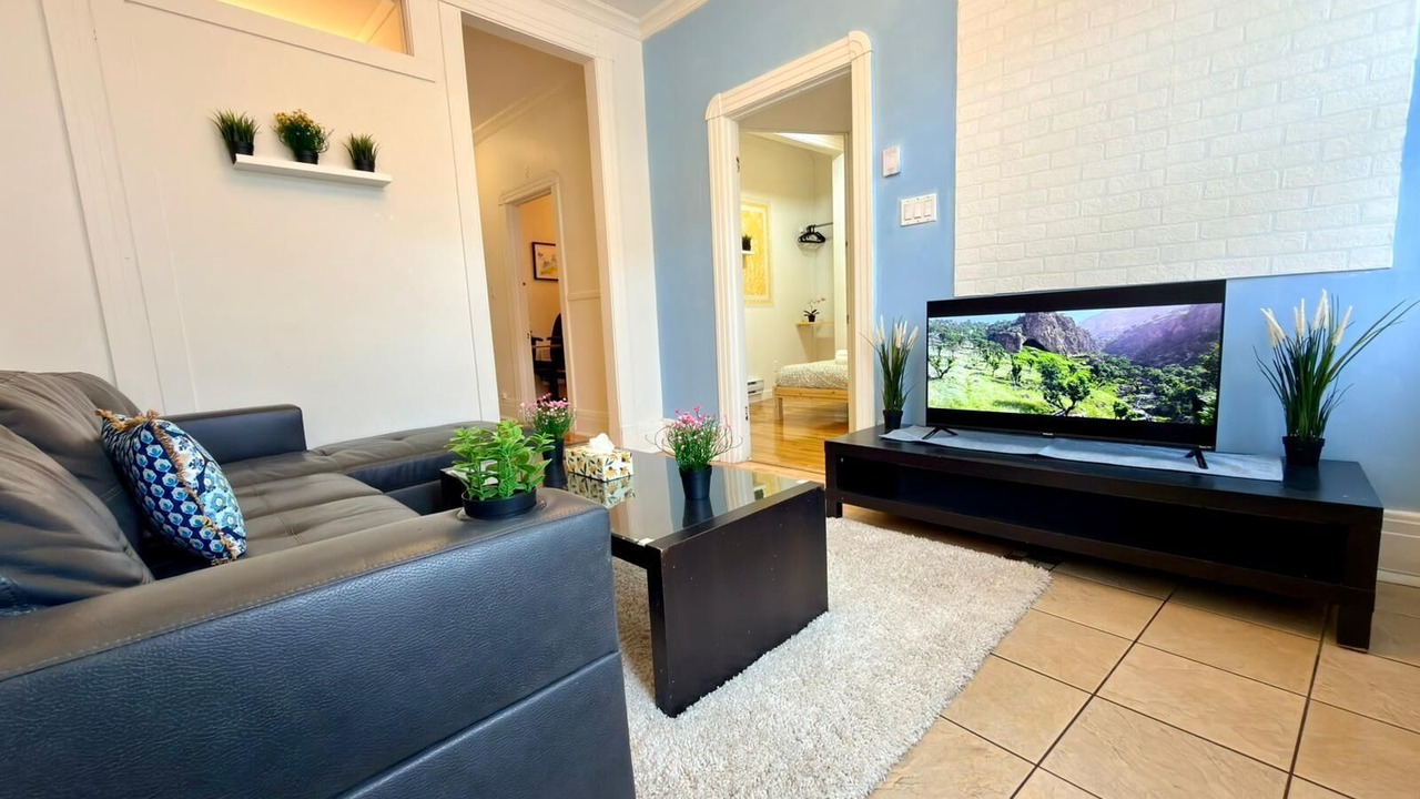 Photo of Livingroom in Cote-Des-Neiges—Notre-Dame-De-Grace