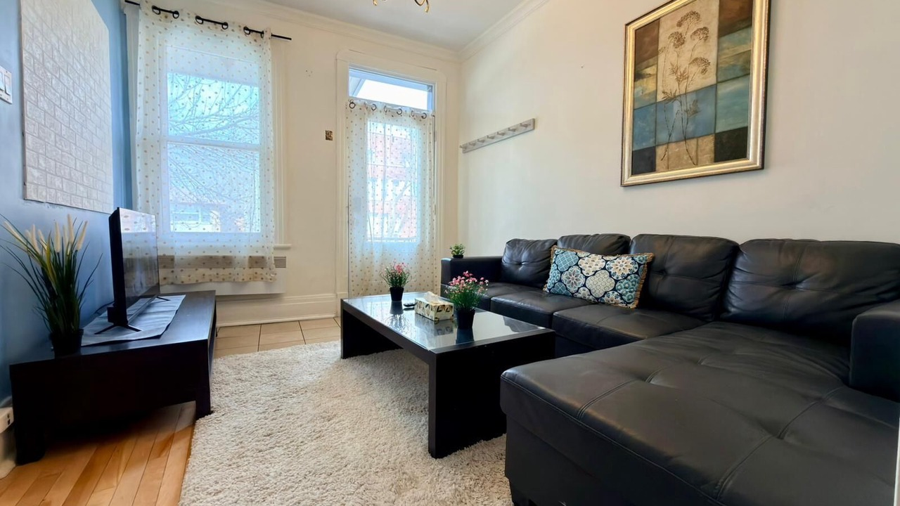 Photo of Livingroom in Cote-Des-Neiges—Notre-Dame-De-Grace