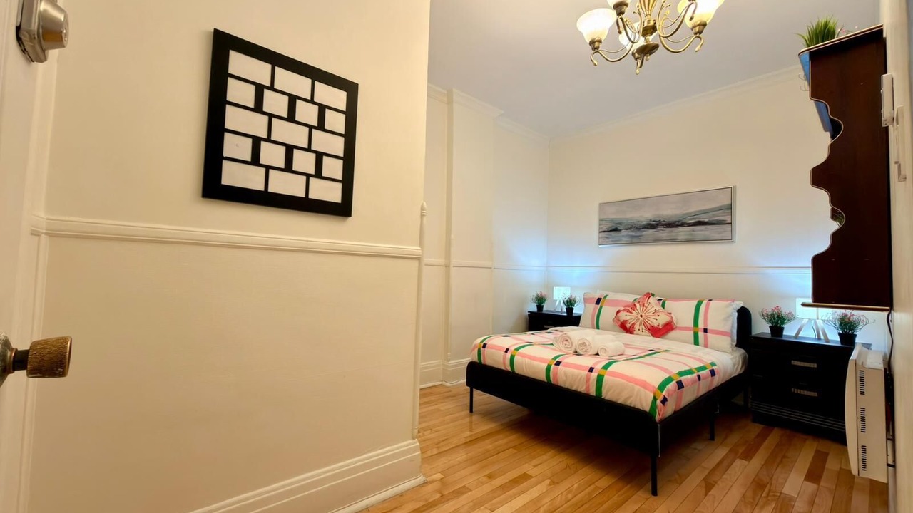 Photo of Bedroom in Cote-Des-Neiges—Notre-Dame-De-Grace