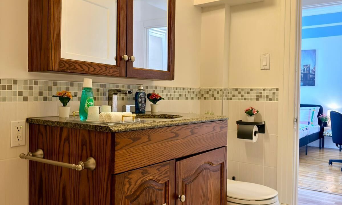 Photo of Bathroom in Cote-Des-Neiges—Notre-Dame-De-Grace