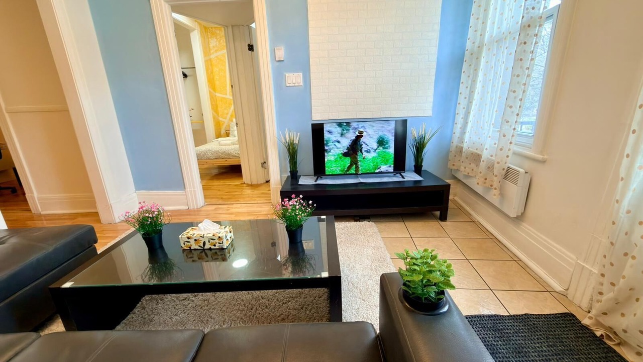 Photo of Livingroom in Cote-Des-Neiges—Notre-Dame-De-Grace