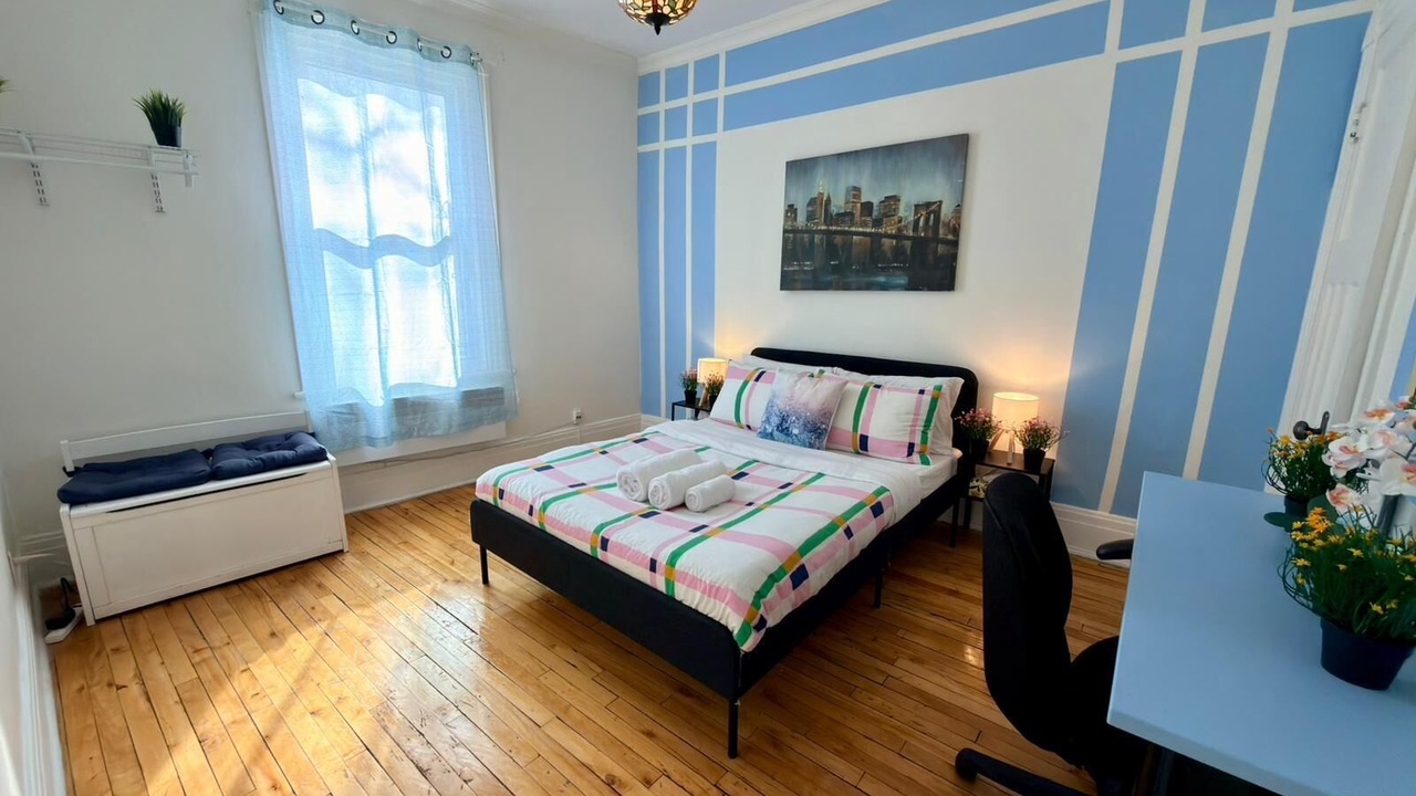 Photo of Bedroom in Cote-Des-Neiges—Notre-Dame-De-Grace