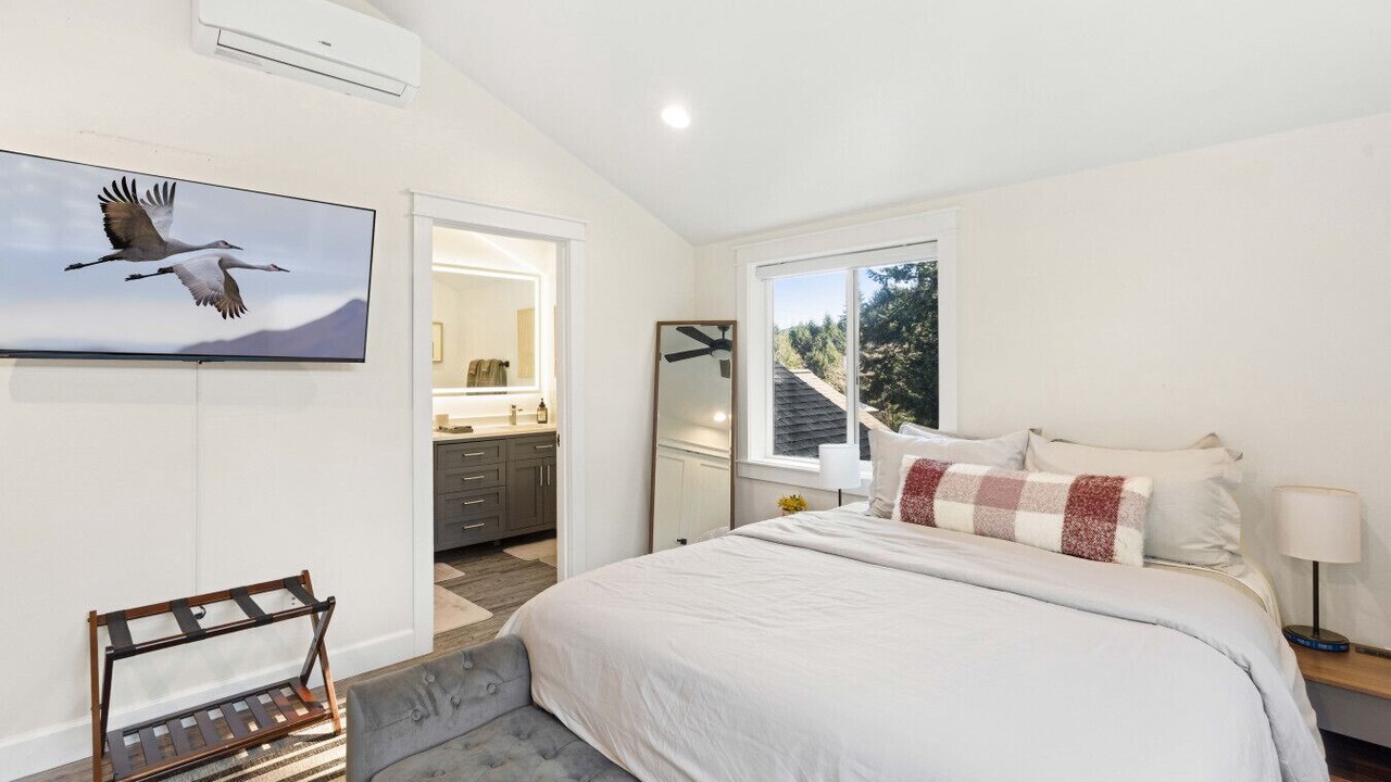Photo of Bedroom in Lakeside
