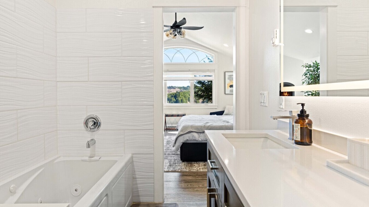 Photo of Bedroom in Lakeside