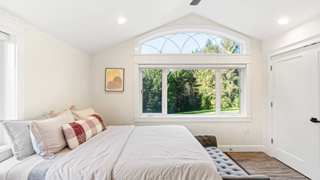 Photo of Bedroom in Lakeside