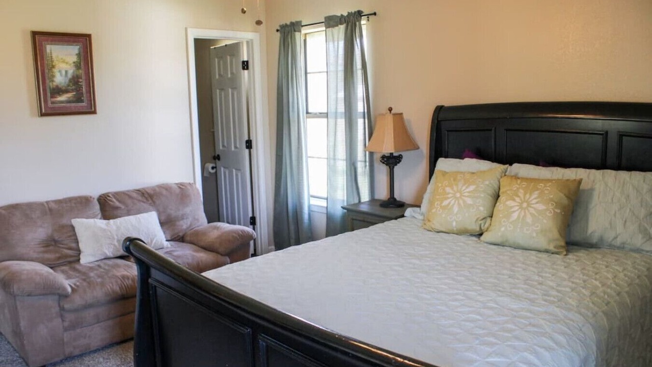 Photo of Bedroom in Navarro County