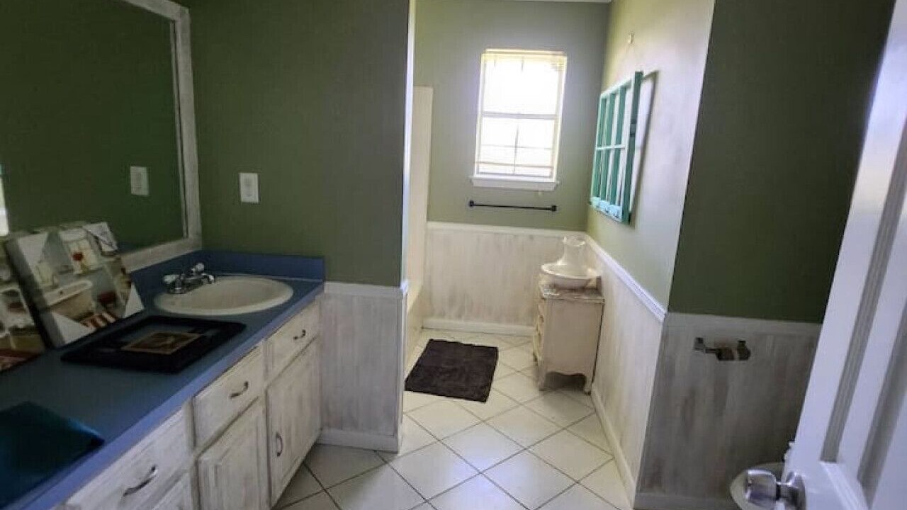 Photo of Bathroom in Navarro County