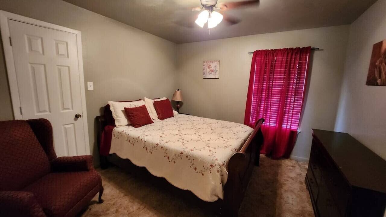 Photo of Bedroom in Navarro County