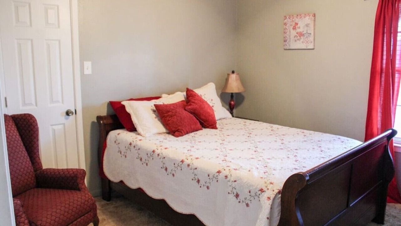 Photo of Bedroom in Navarro County