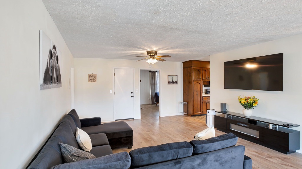 Photo of Livingroom in Castalian Springs