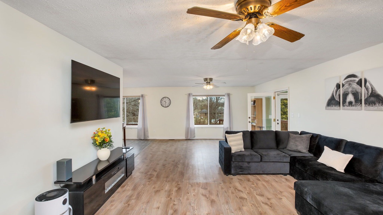 Photo of Livingroom in Castalian Springs