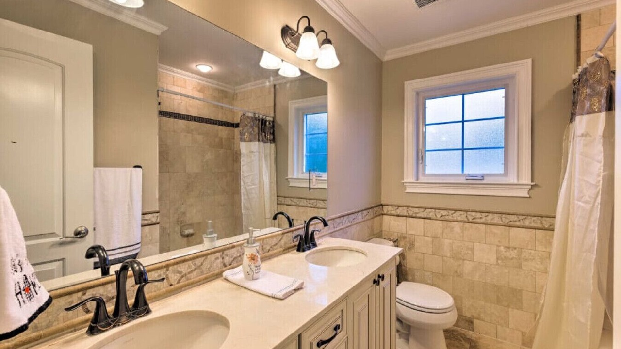 Photo of Bathroom in Glen Cove