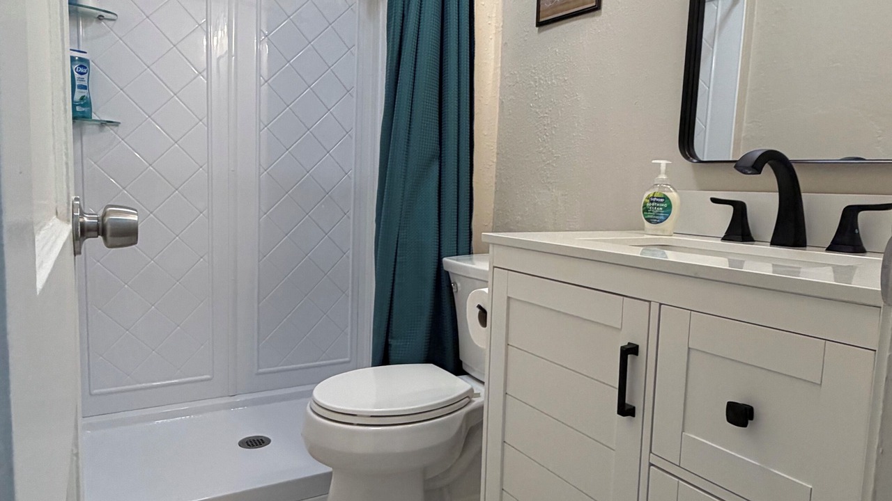 Photo of Bathroom in Elmaton