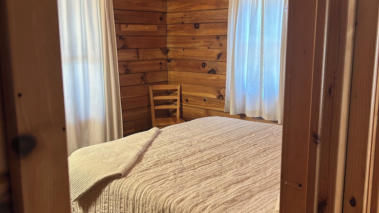 Photo of Bedroom in Shell Knob