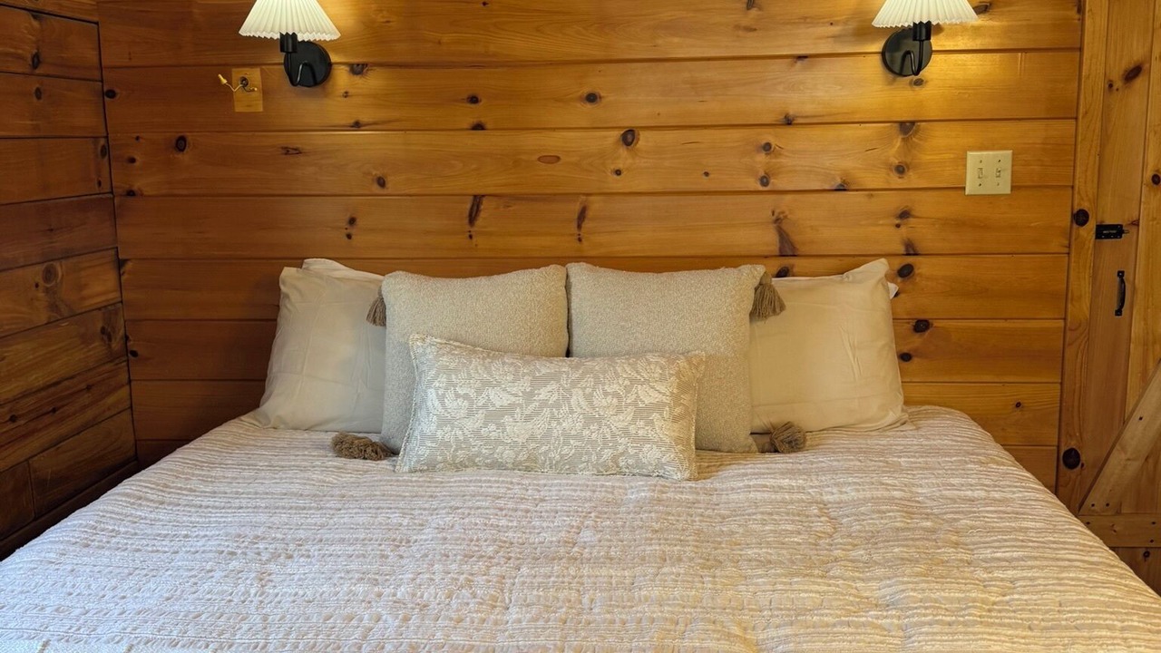Photo of Bedroom in Shell Knob