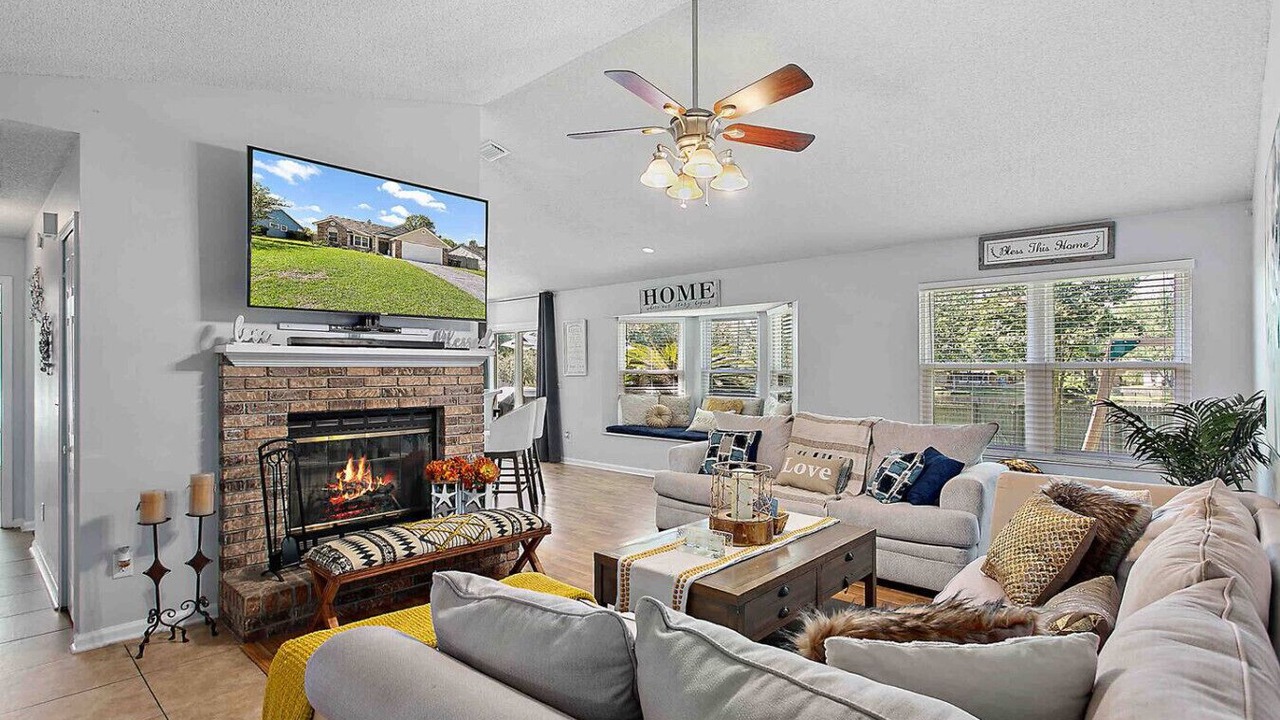 Photo of Livingroom in Jacksonville