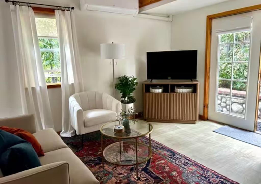 Photo of Livingroom in Hollywood Hills West