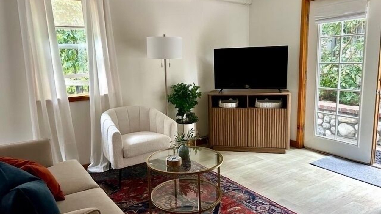 Photo of Livingroom in Hollywood Hills West