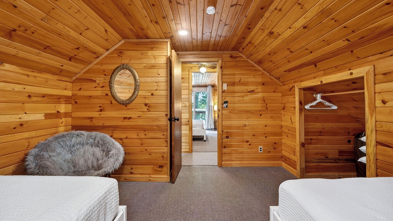 Photo of Bedroom in Cable