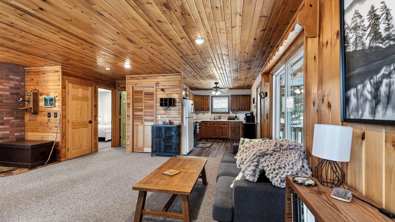 Photo of Livingroom in Cable