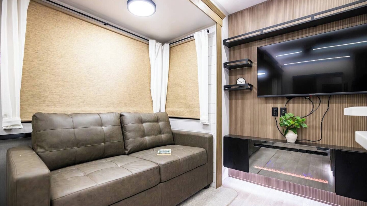 Photo of Livingroom in Maple View