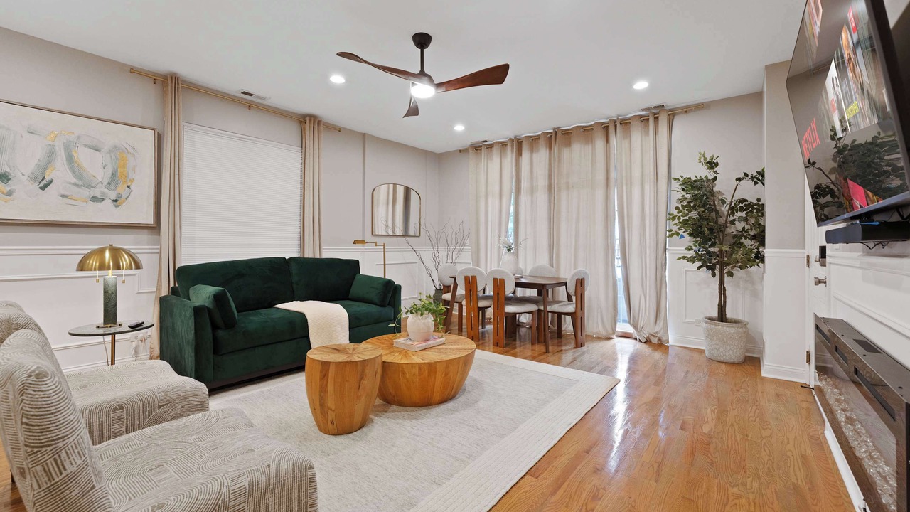 Photo of Livingroom in East Garfield Park